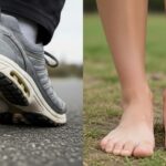 Tenis y persona descalza